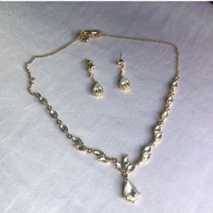 Formal gold jewelry set